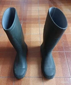 BOTTES VERTES DE SECURITE AVEC COQUE DE MARQUE SARRAIZIENNE NEUVES